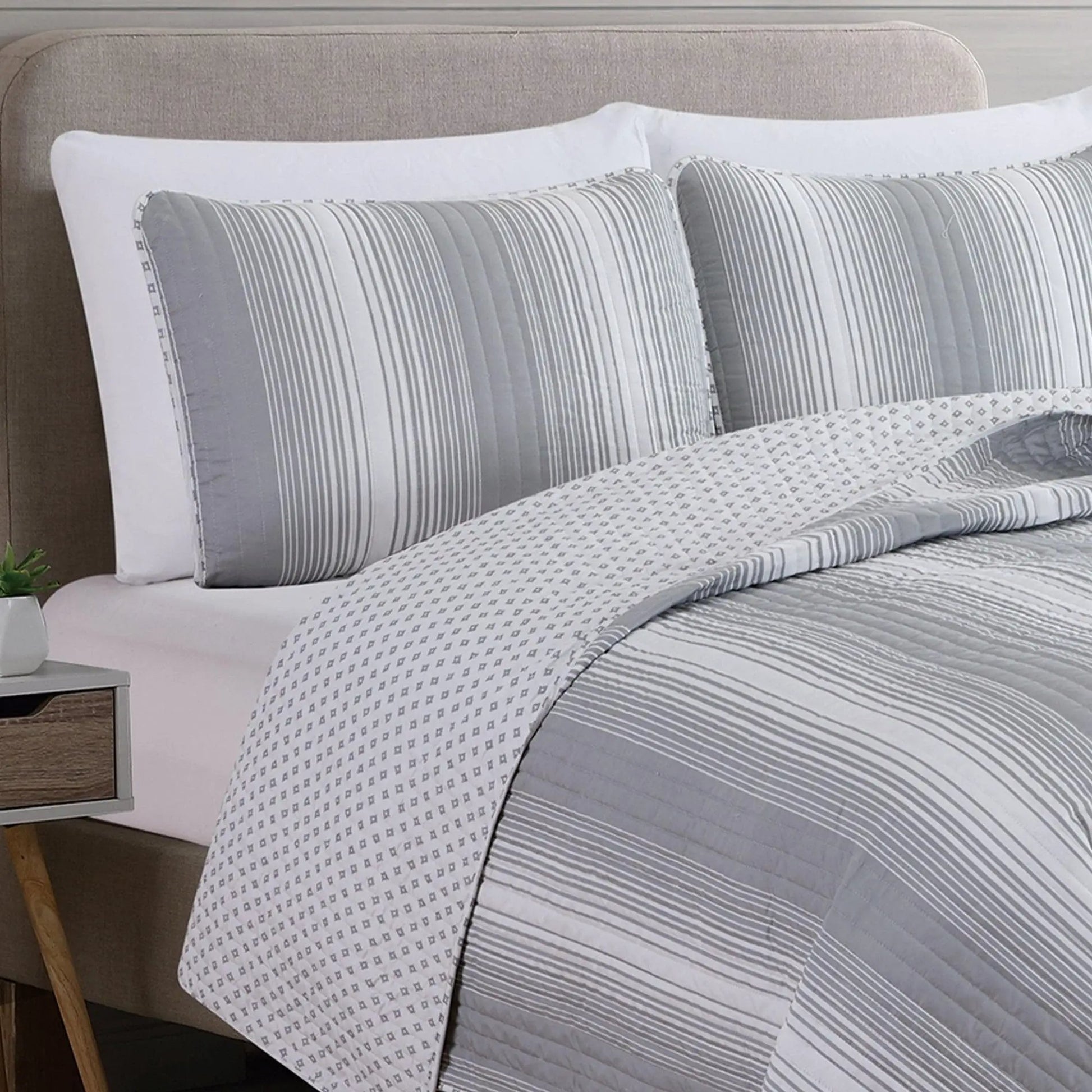 Everette Collection Ombre Striped Quilt Set from PriceLows™