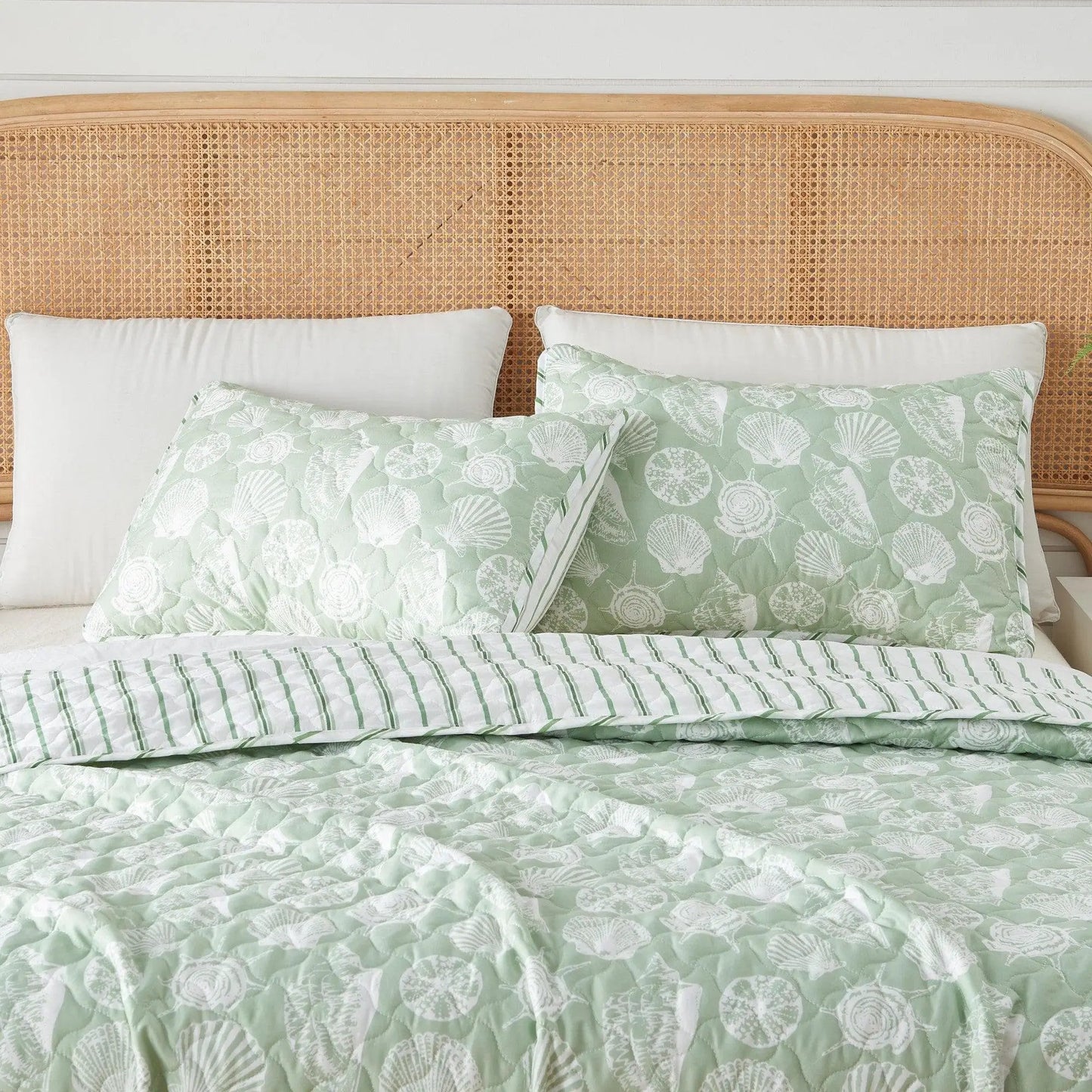 Green Seashell Quilt - Emerald Bay from PriceLows™