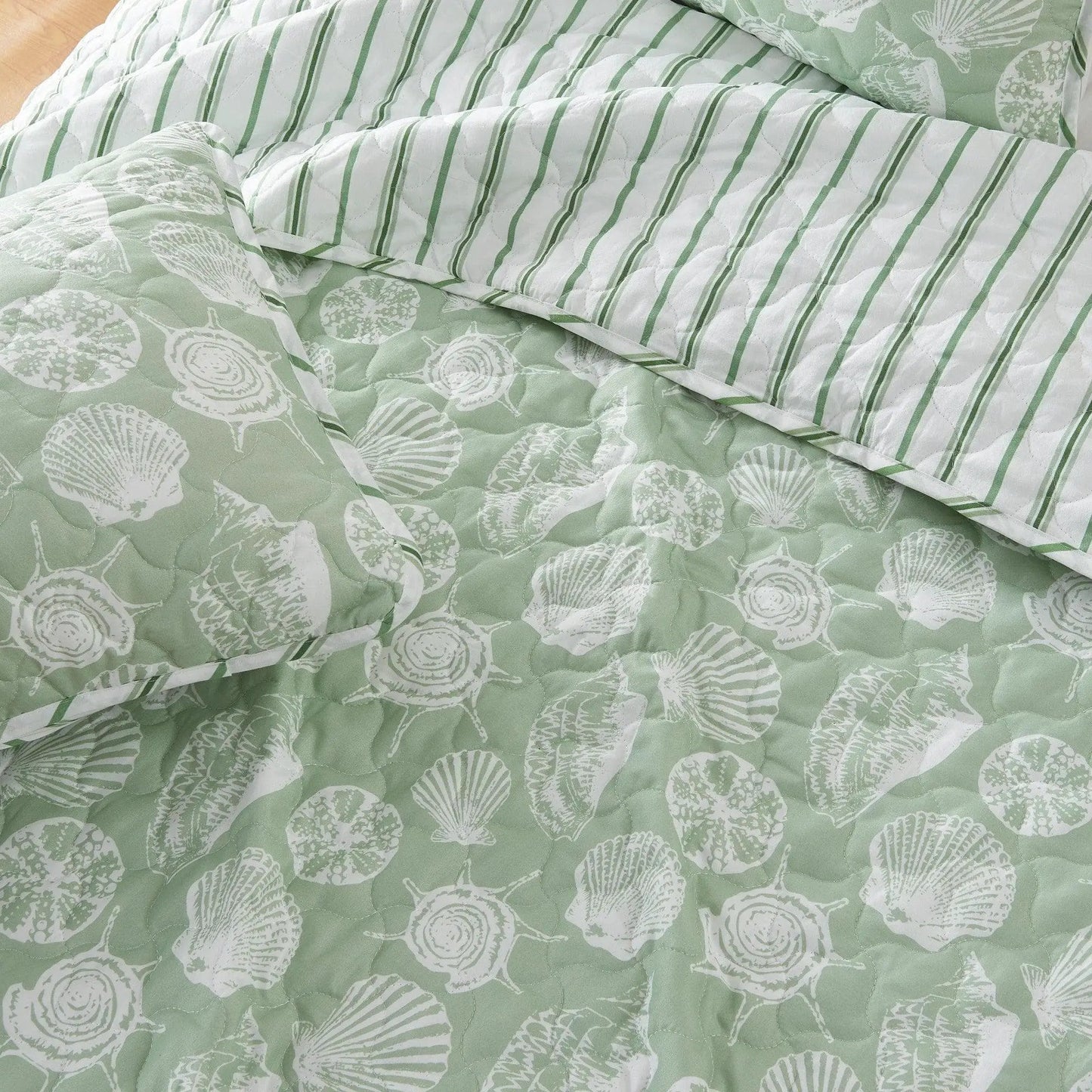 Green Seashell Quilt - Emerald Bay from PriceLows™