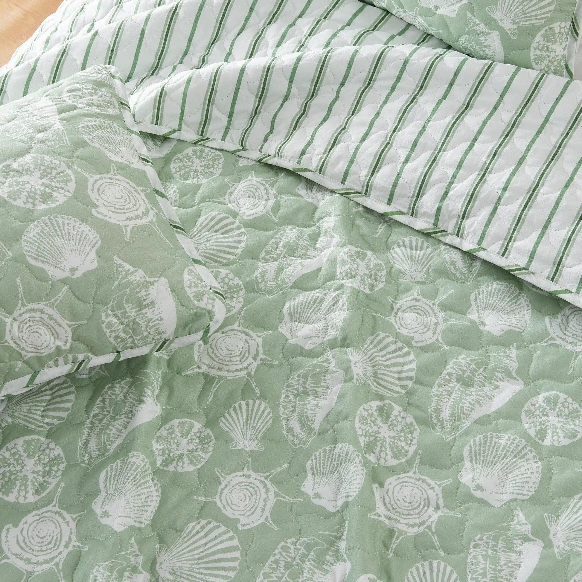 Green Seashell Quilt - Emerald Bay from PriceLows™
