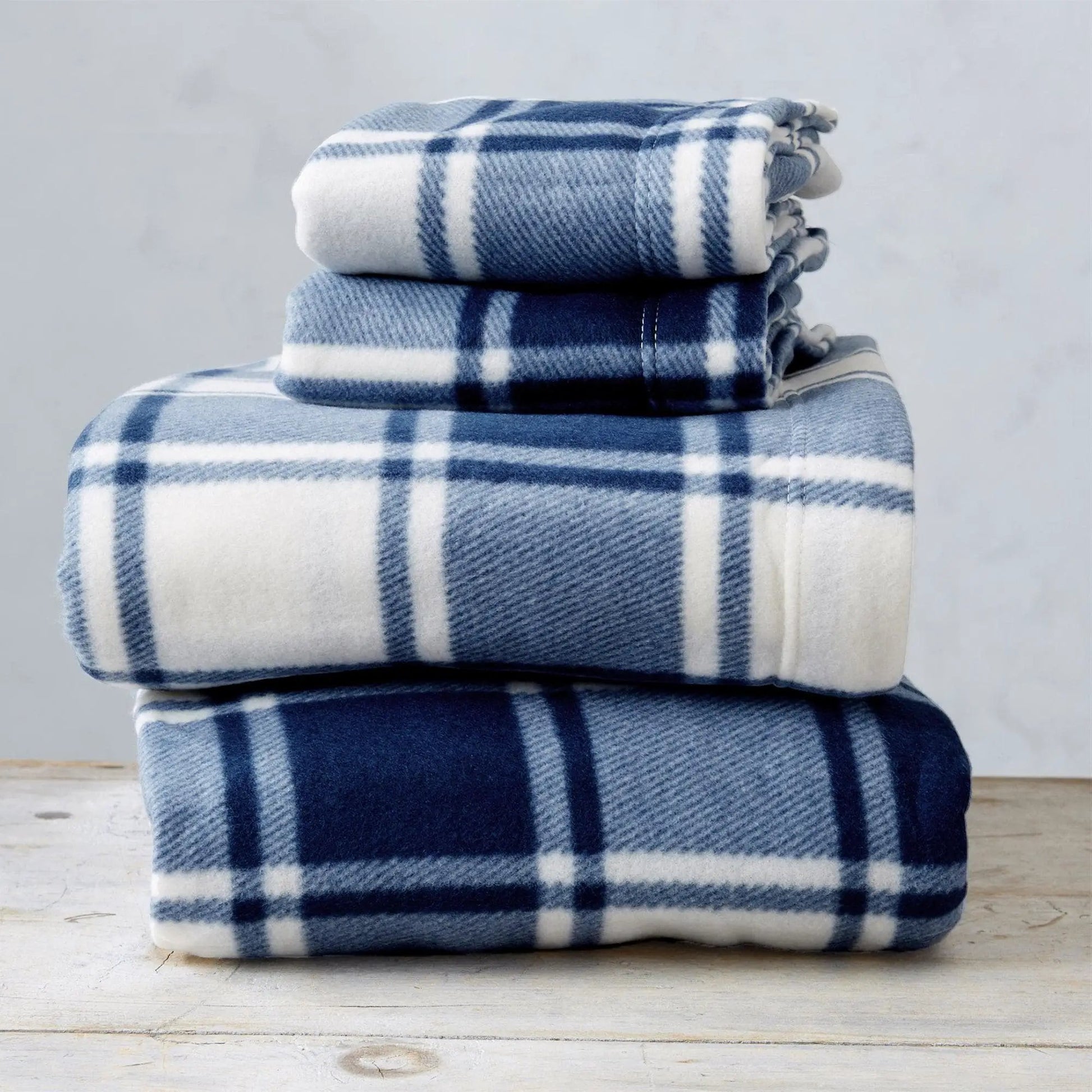 Printed Fleece Sheet - Dara Collection from PriceLows™