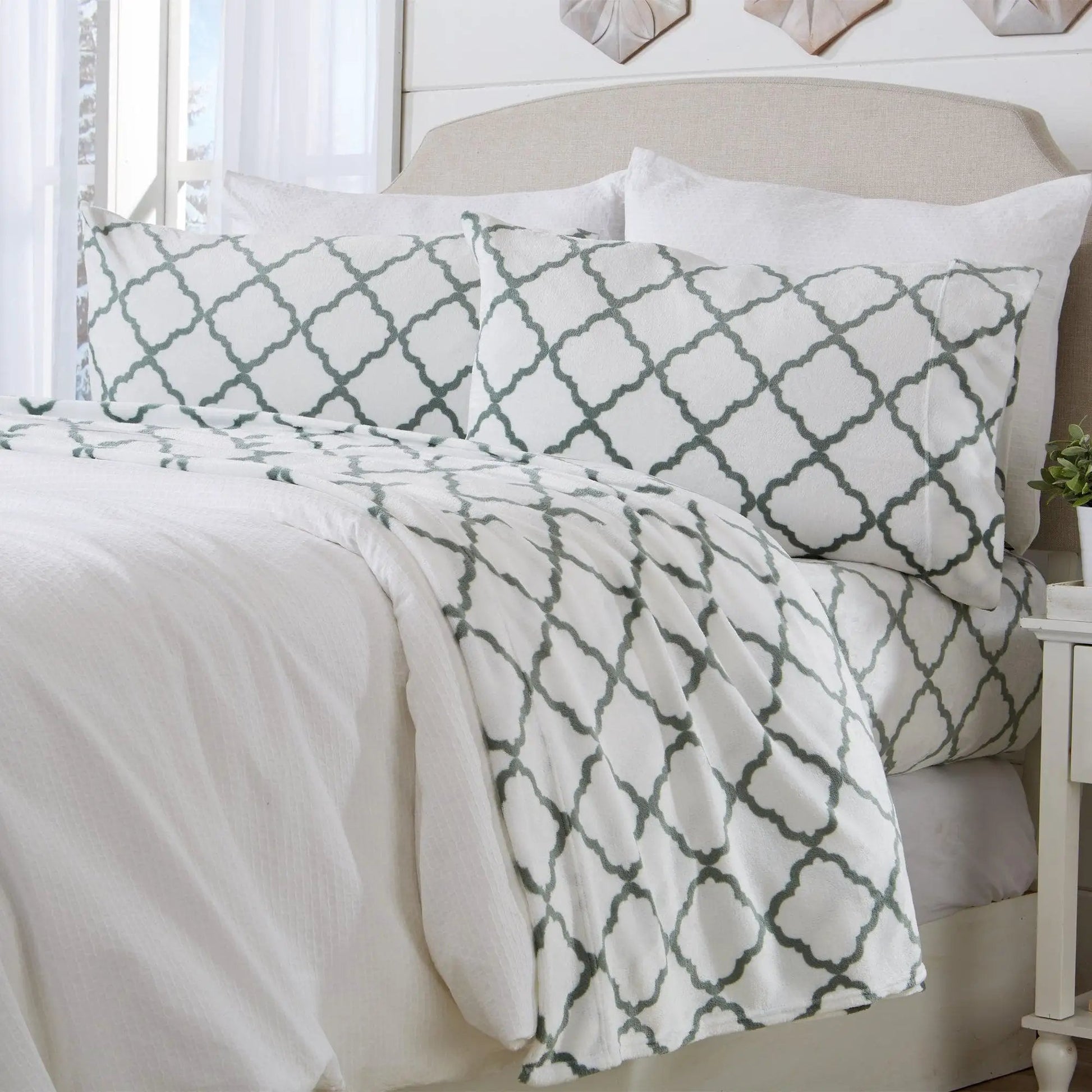 Printed Plush Sheet - Velvet Luxe Lattice Collection from PriceLows™