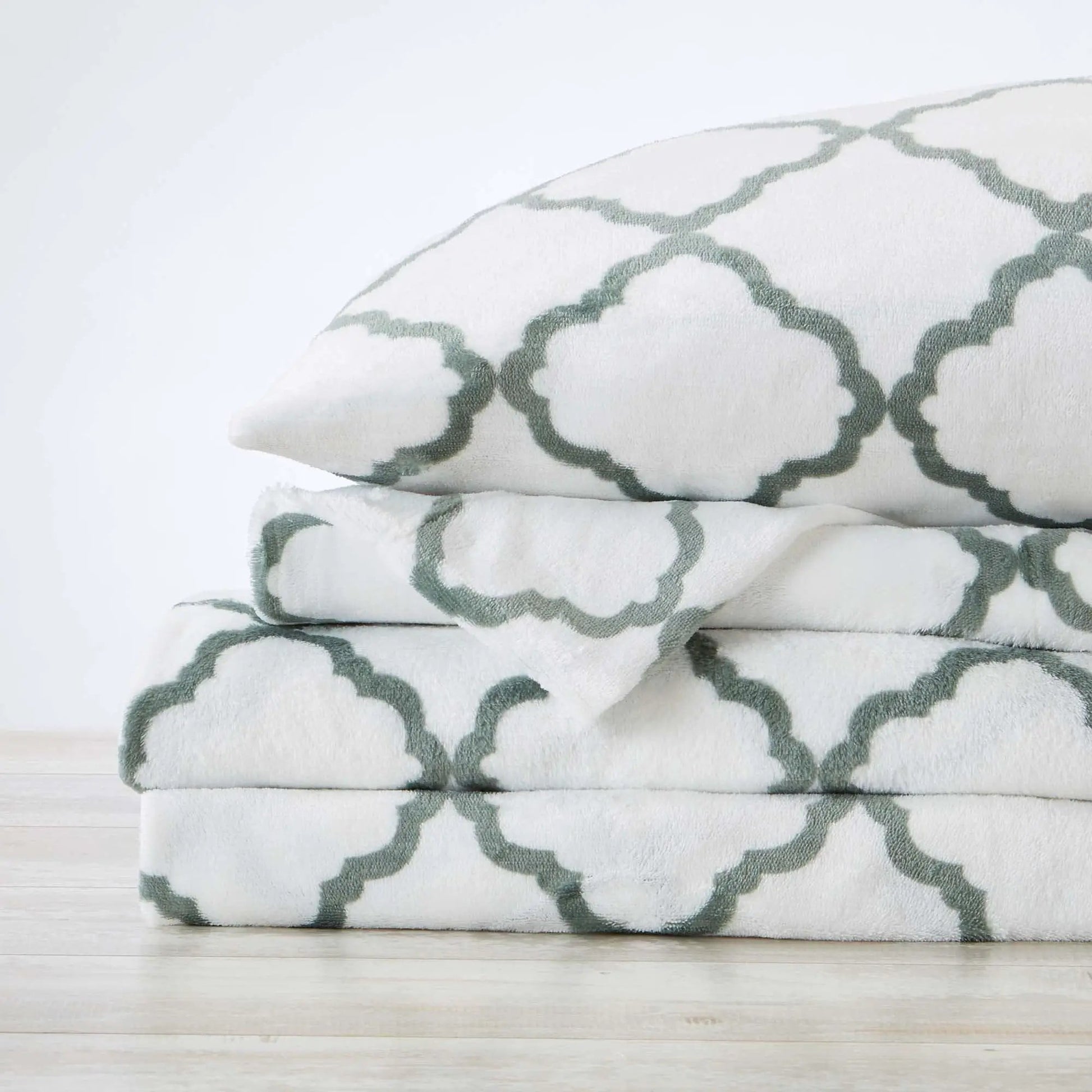 Printed Plush Sheet - Velvet Luxe Lattice Collection from PriceLows™