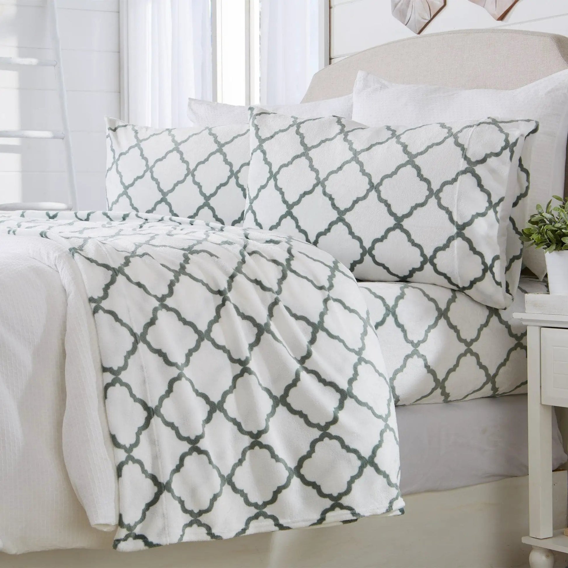 Printed Plush Sheet - Velvet Luxe Lattice Collection from PriceLows™