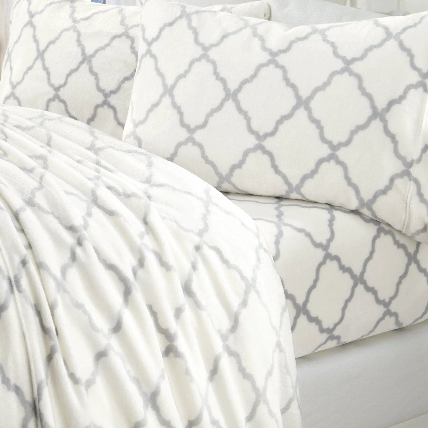 Printed Plush Sheet - Velvet Luxe Lattice Collection from PriceLows™