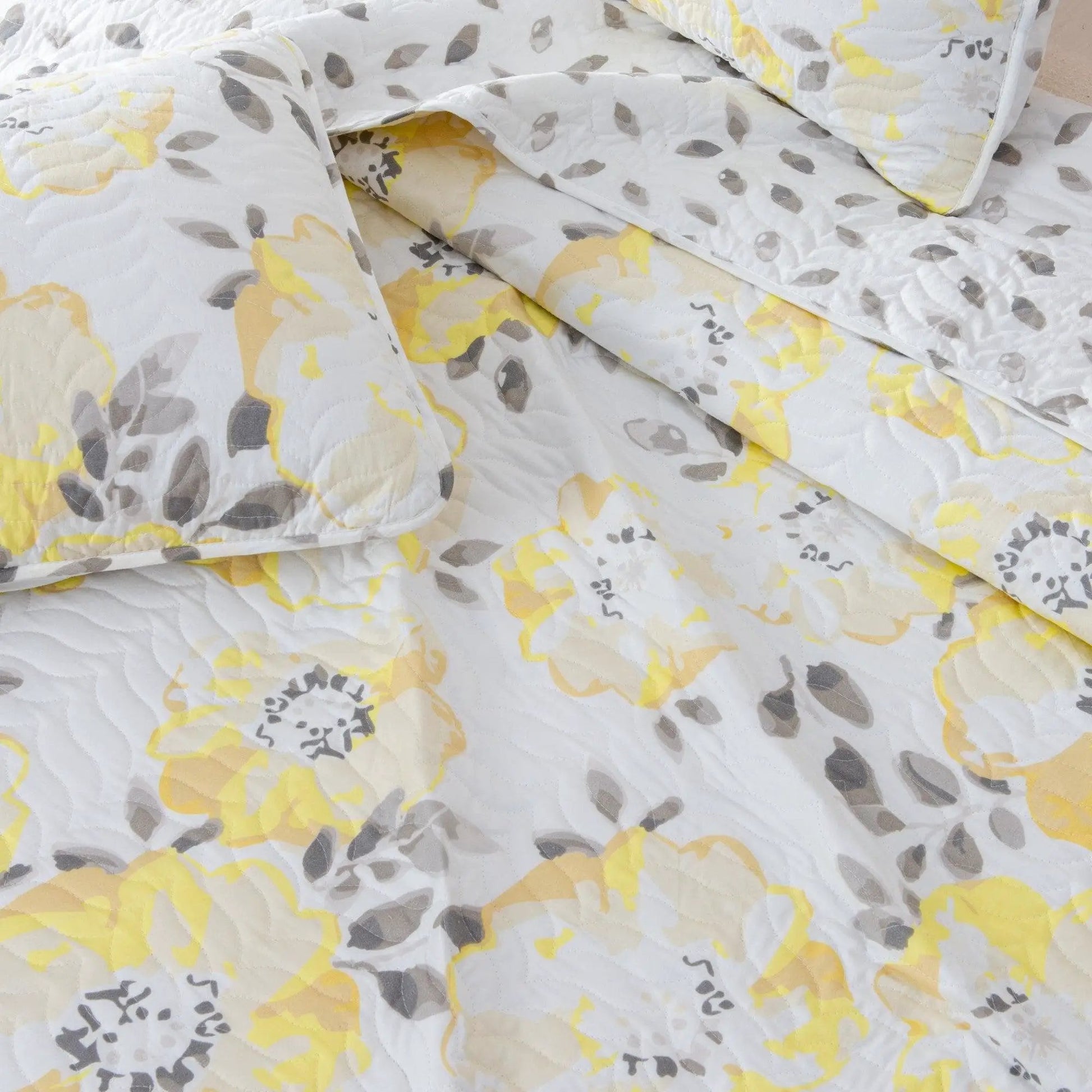 Floral Quilt Set - Helene Collection from PriceLows™