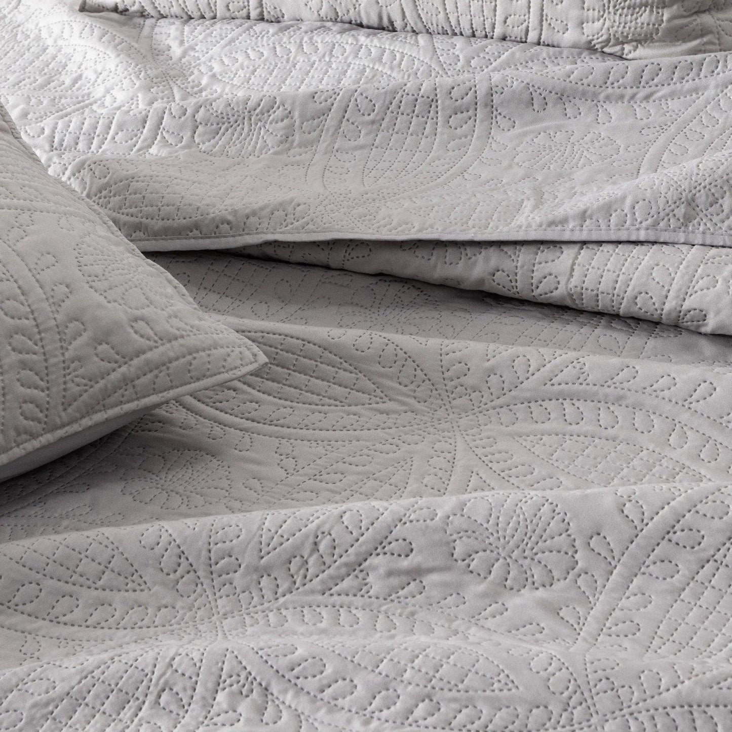 Oversized Medallion Quilt Set - Clara Collection from PriceLows™