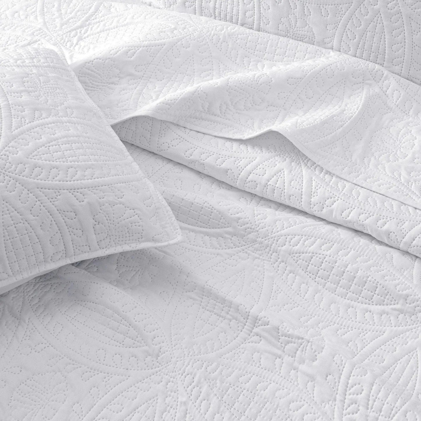 Oversized Medallion Quilt Set - Clara Collection from PriceLows™