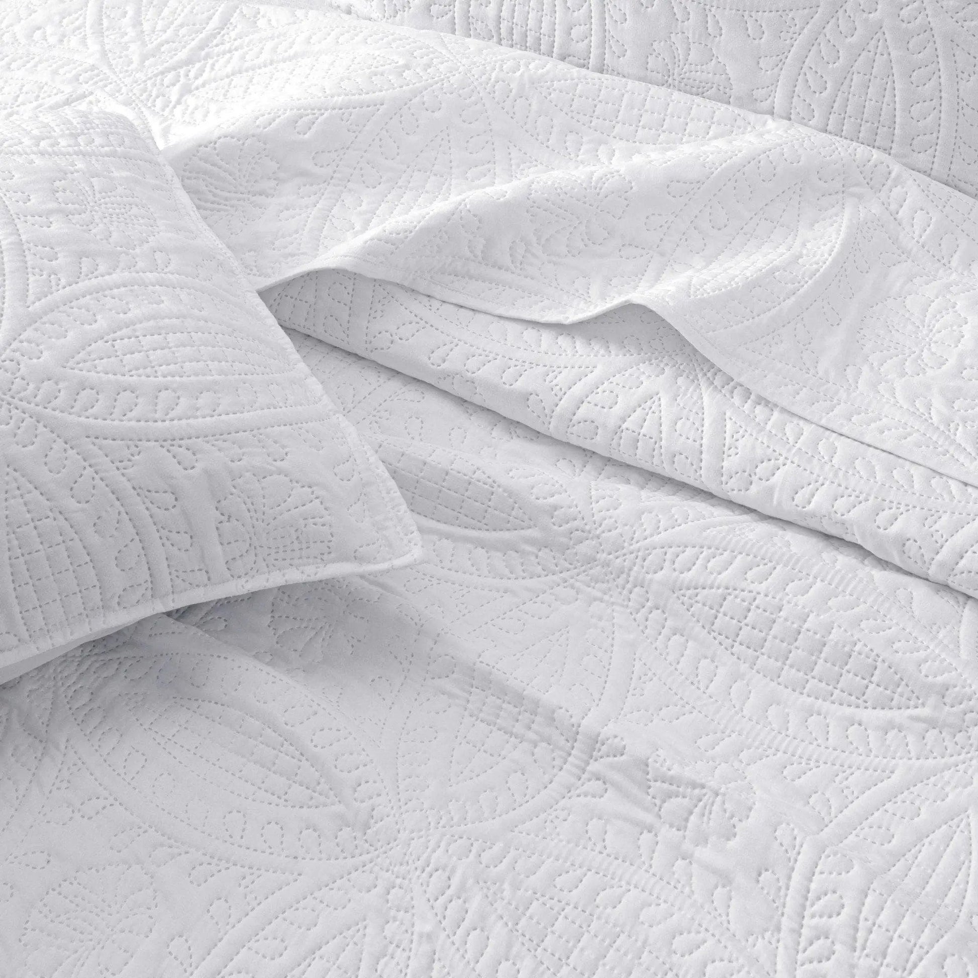 Oversized Medallion Quilt Set - Clara Collection from PriceLows™