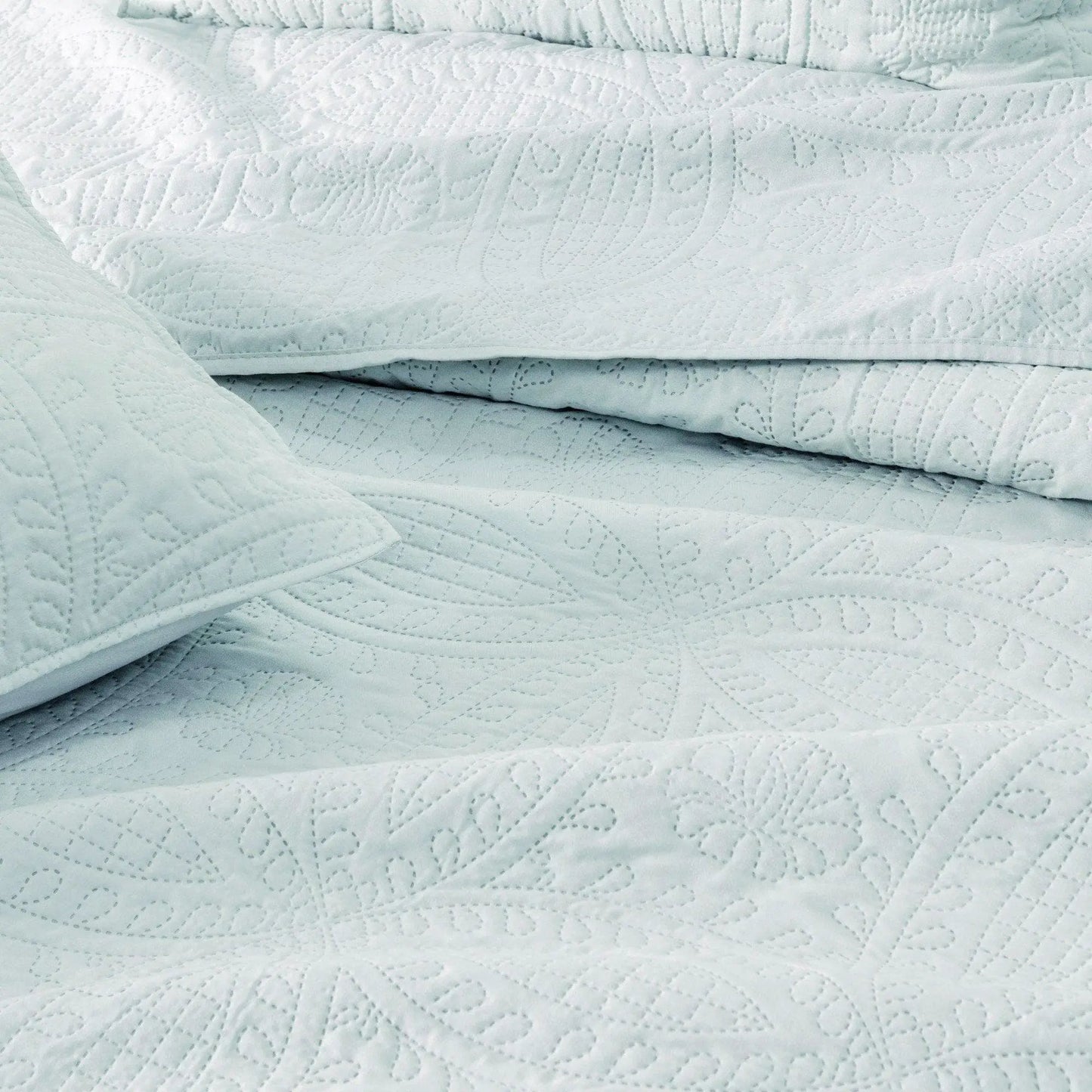 Oversized Medallion Quilt Set - Clara Collection from PriceLows™