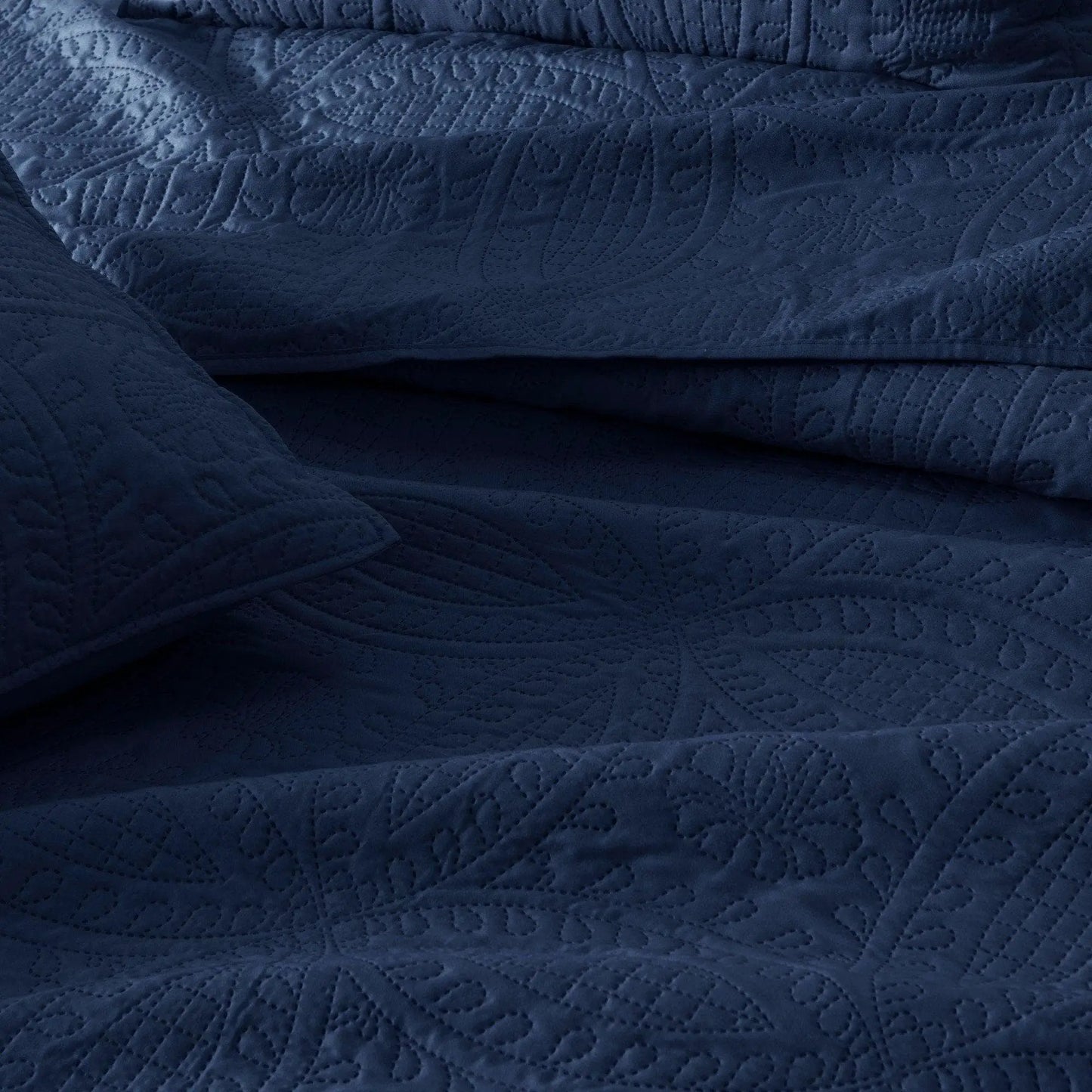 Oversized Medallion Quilt Set - Clara Collection from PriceLows™