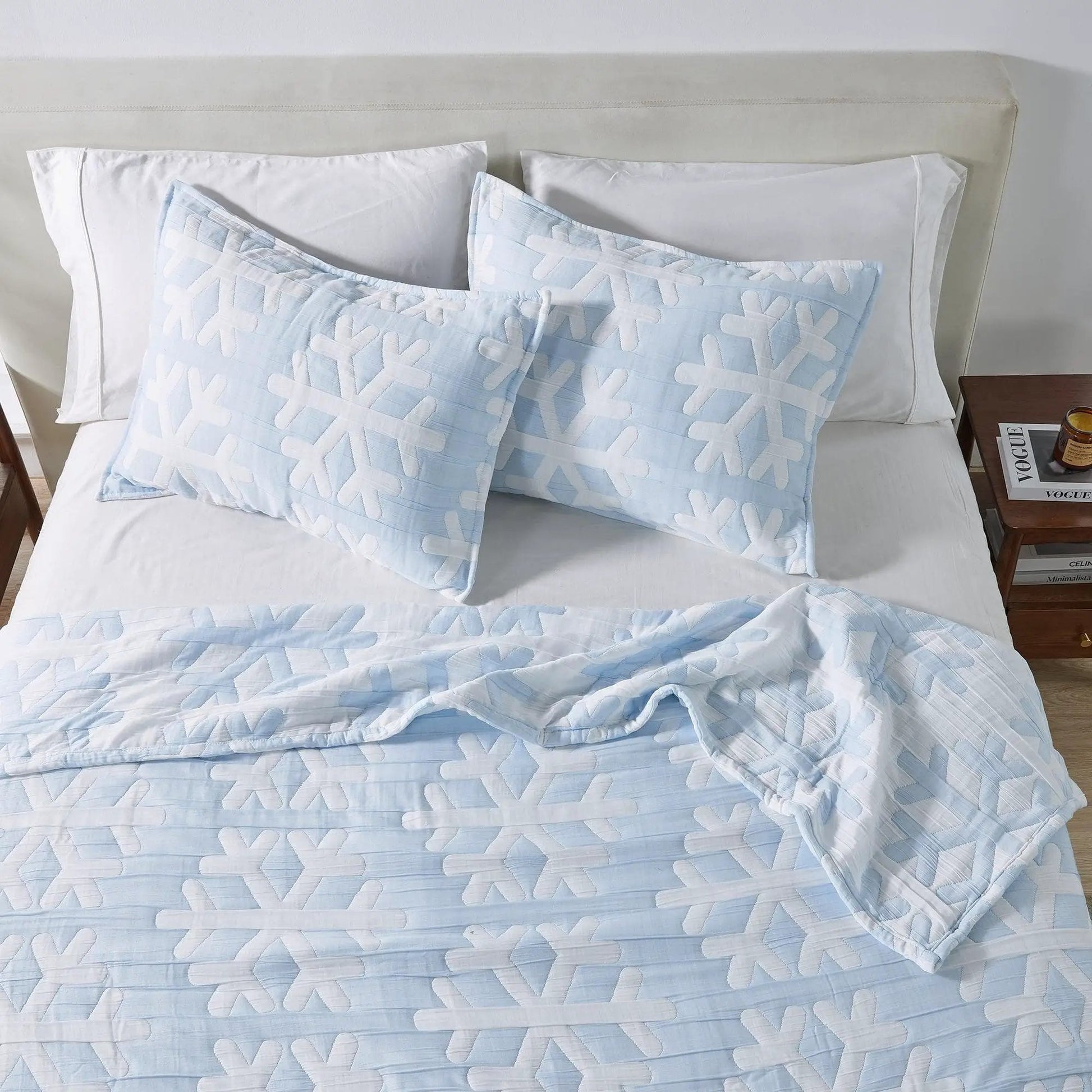 Matelassé Snowflake Quilt Set - Nino Collection from PriceLows™