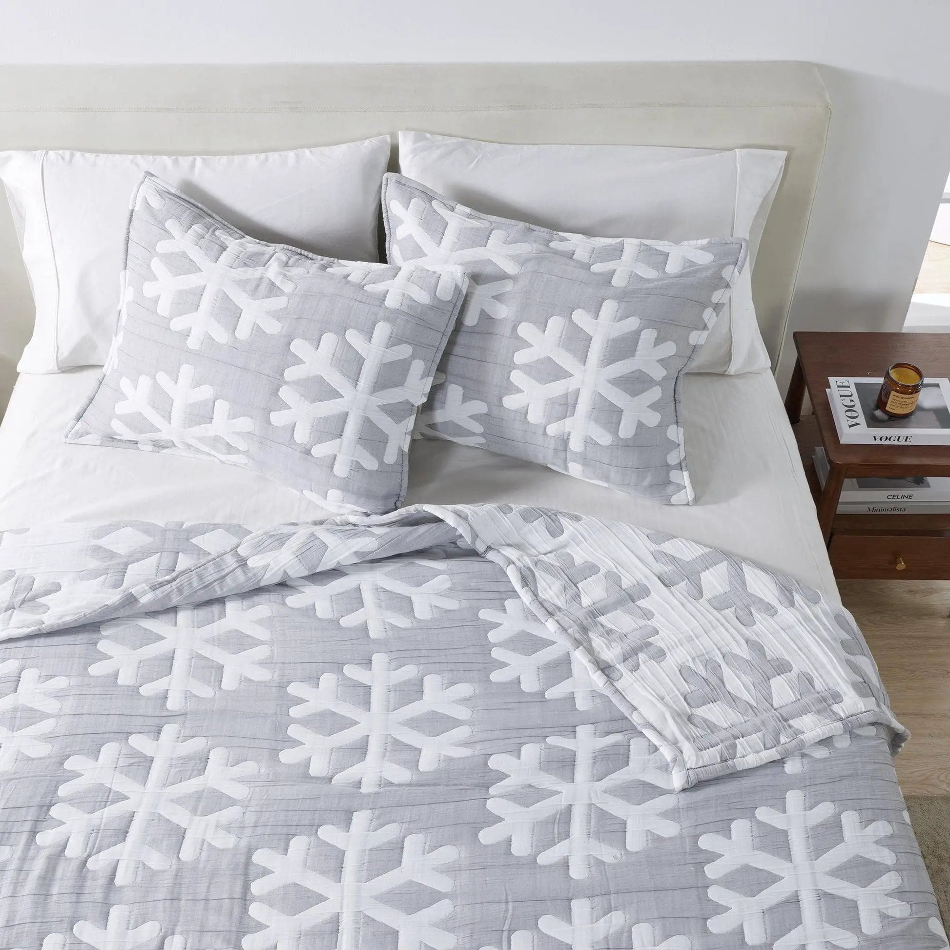 Matelassé Snowflake Quilt Set - Nino Collection from PriceLows™