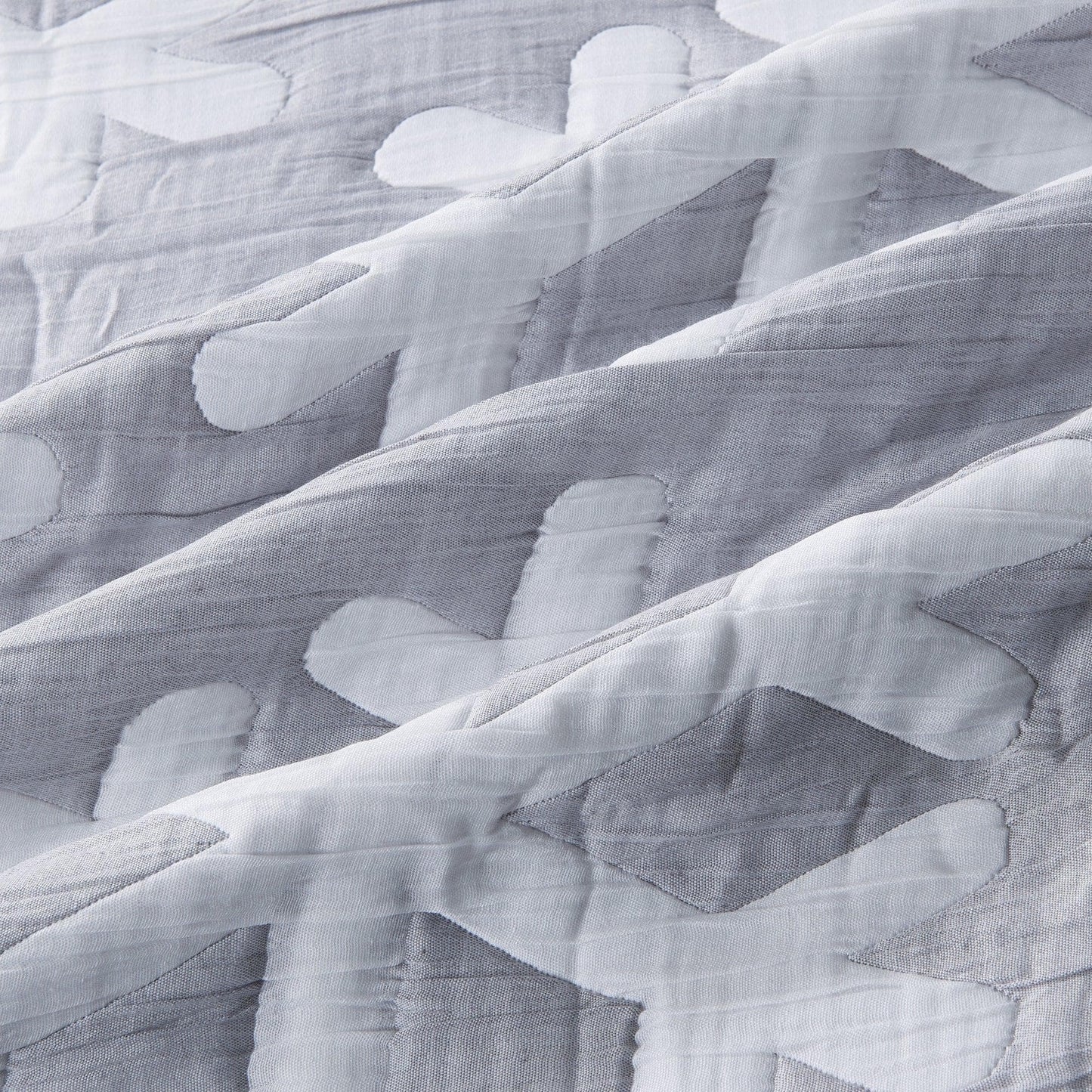 Matelassé Snowflake Quilt Set - Nino Collection from PriceLows™