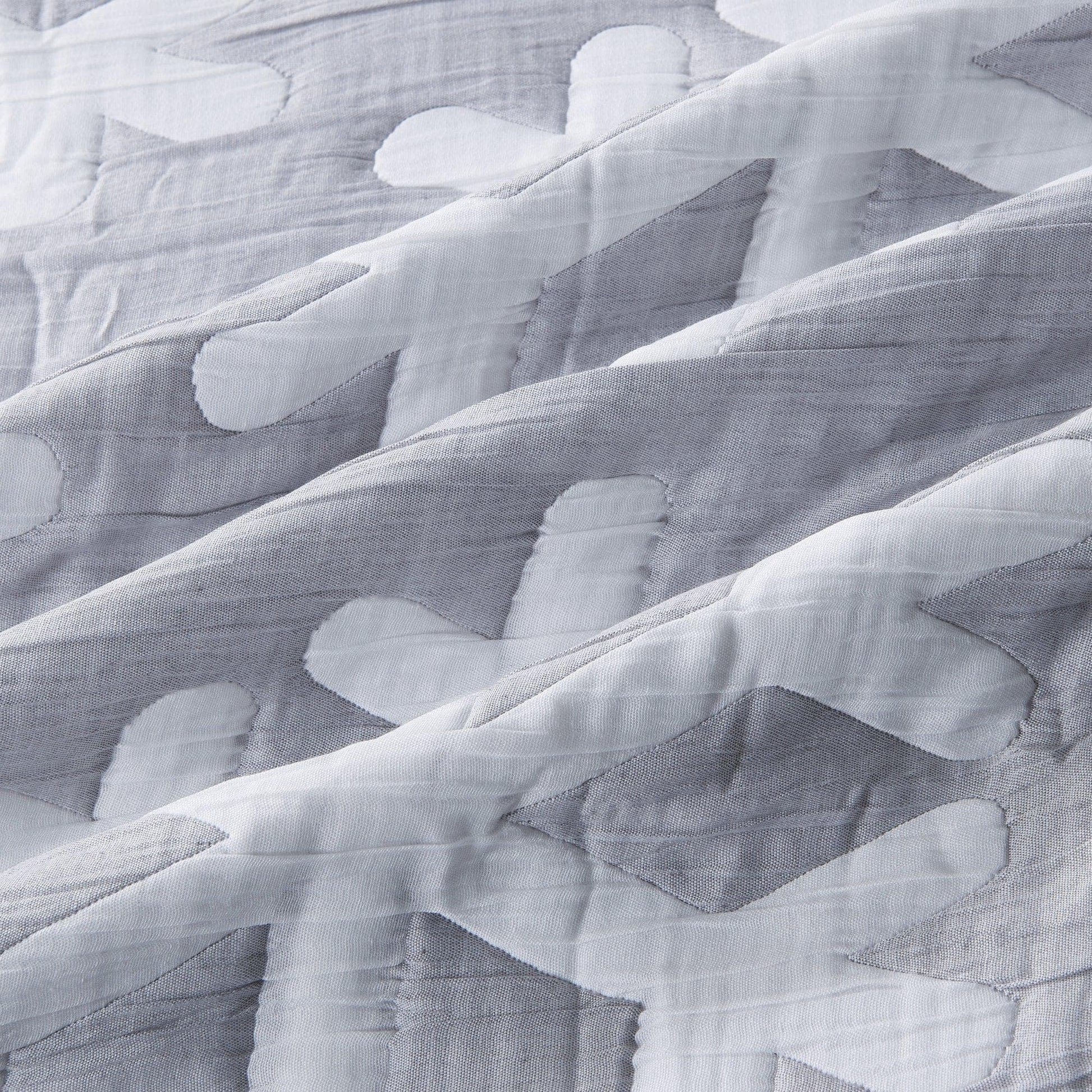 Matelassé Snowflake Quilt Set - Nino Collection from PriceLows™