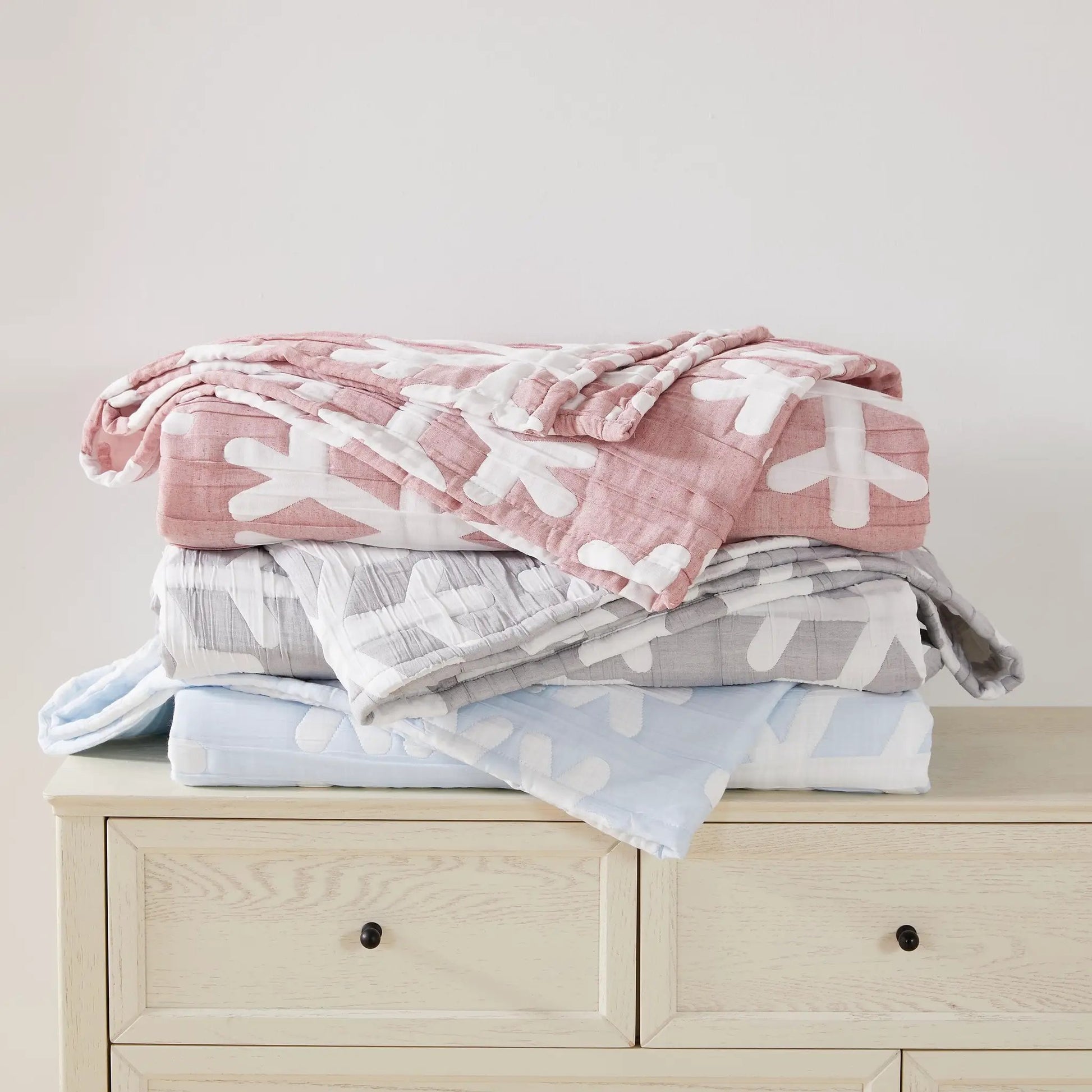 Matelassé Snowflake Quilt Set - Nino Collection from PriceLows™