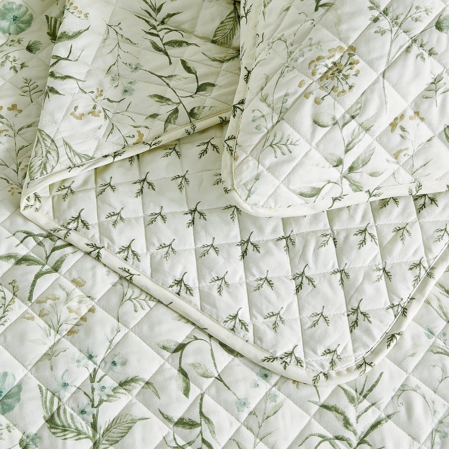 Floral Printed Microfiber Quilt Set - Glyndora Collection from PriceLows™