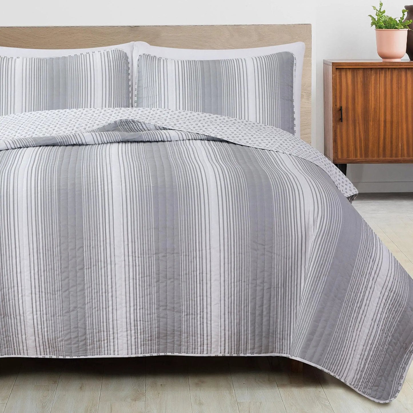 Everette Collection Ombre Striped Quilt Set from PriceLows™