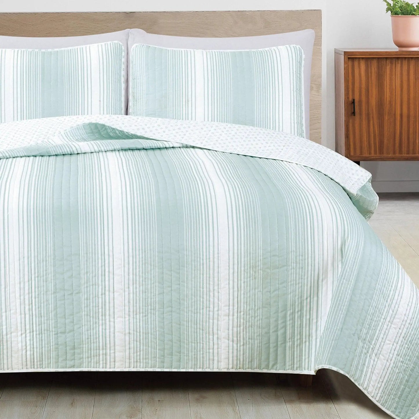 Everette Collection Ombre Striped Quilt Set from PriceLows™