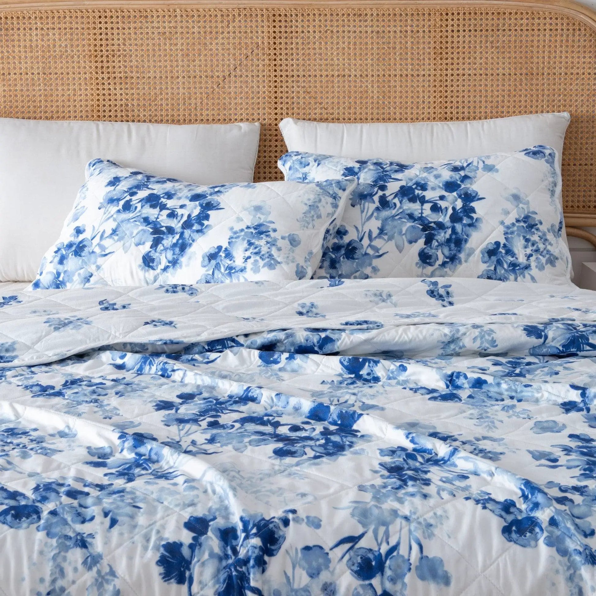Watercolor Leaves Quilt Set - Jacqueline Collection from PriceLows™