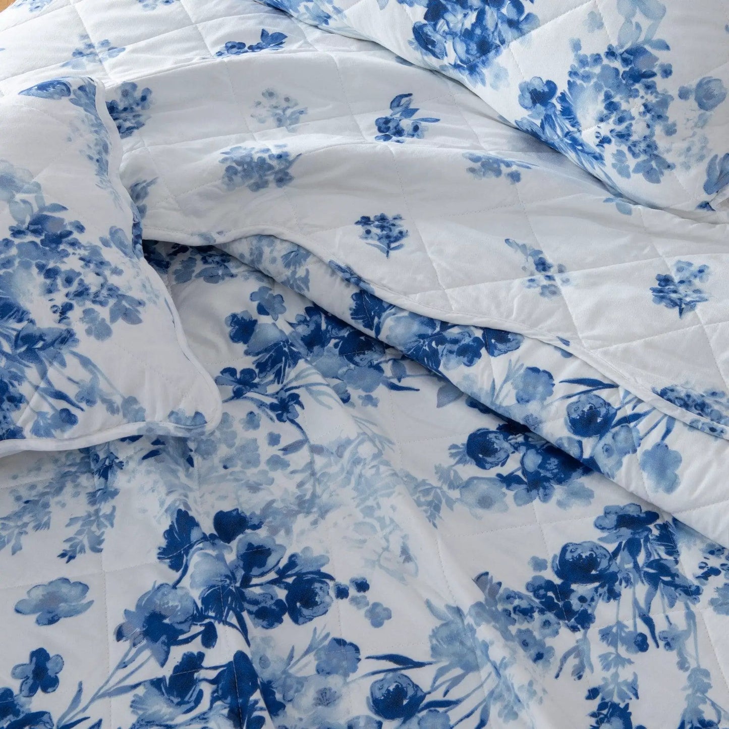 Watercolor Leaves Quilt Set - Jacqueline Collection from PriceLows™