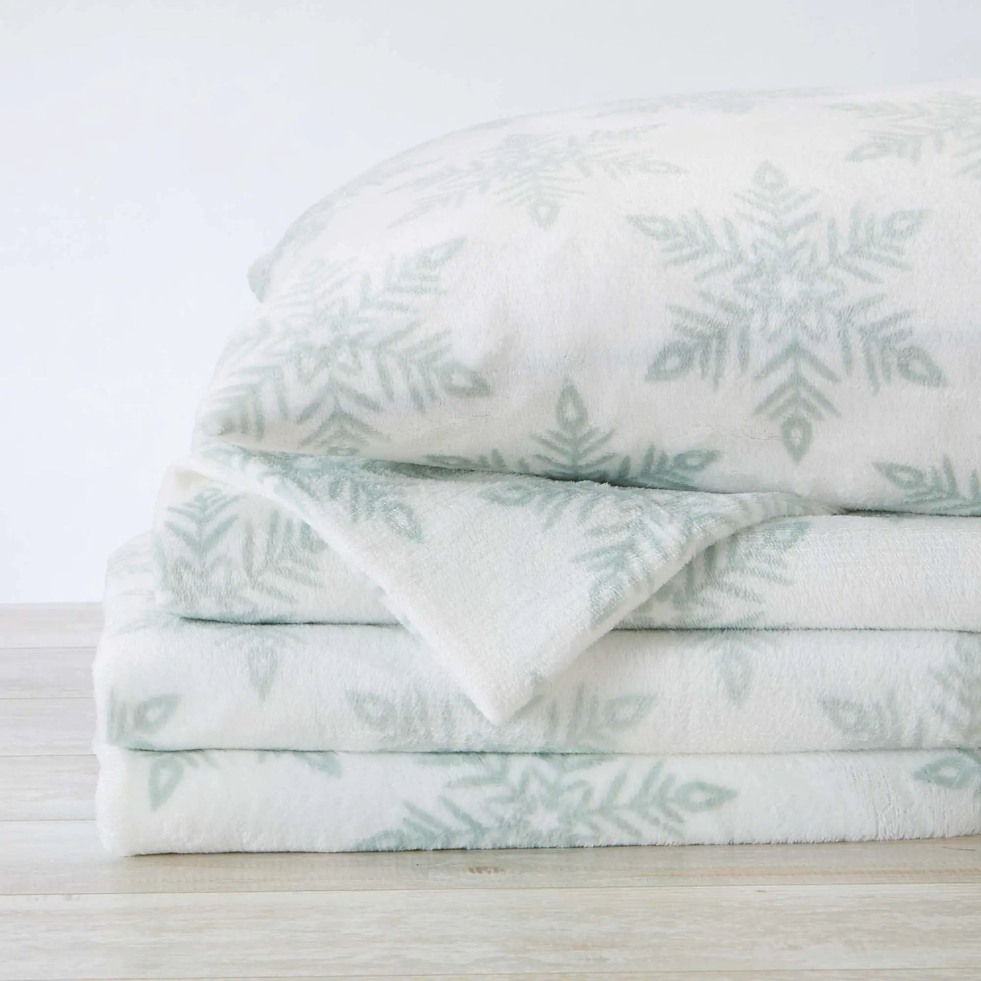 Printed Plush Sheet - Velvet Luxe Collection from PriceLows™