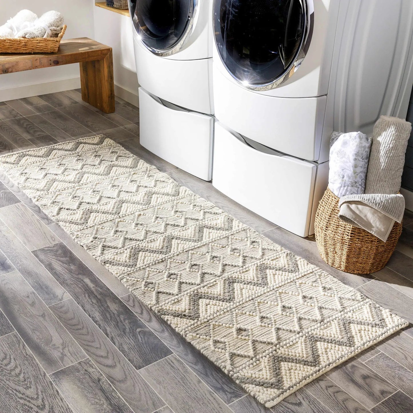 Antigo Wool Area Rug from PriceLows™