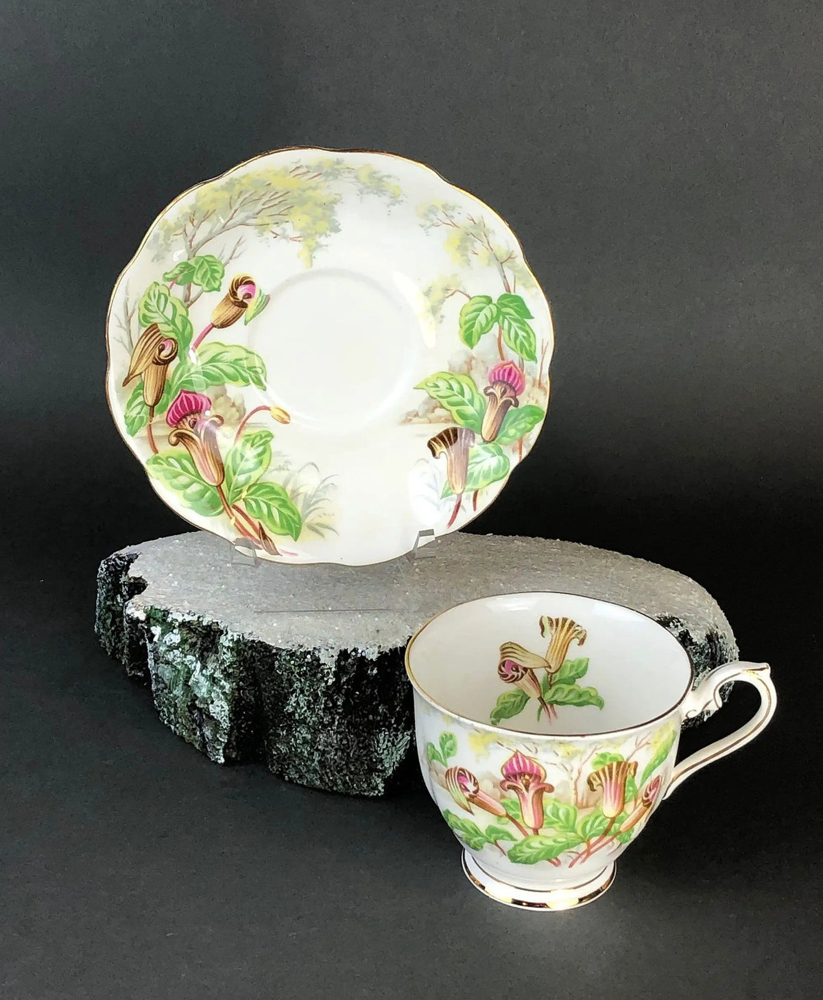 Royal Albert Teacup & Scalloped Saucer – Jack-in-a-Pulpit Tea Set | Collectible Vintage | Pre-Owned Piece | Collectors & Hosts