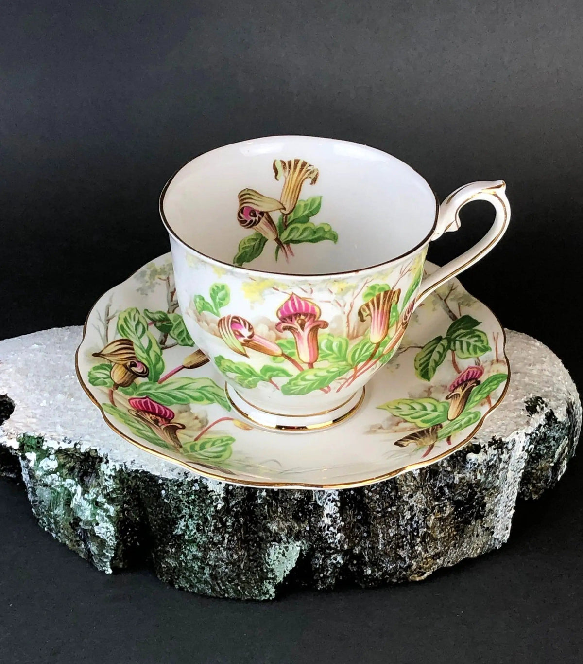 Royal Albert Teacup & Scalloped Saucer – Jack-in-a-Pulpit Tea Set | Collectible Vintage | Pre-Owned Piece | Collectors & Hosts