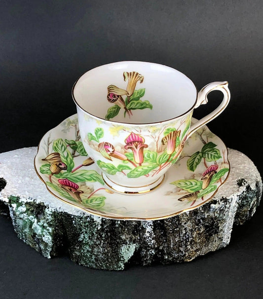 Royal Albert Teacup & Scalloped Saucer – Jack-in-a-Pulpit Tea Set | Collectible Vintage | Pre-Owned Piece | Collectors & Hosts
