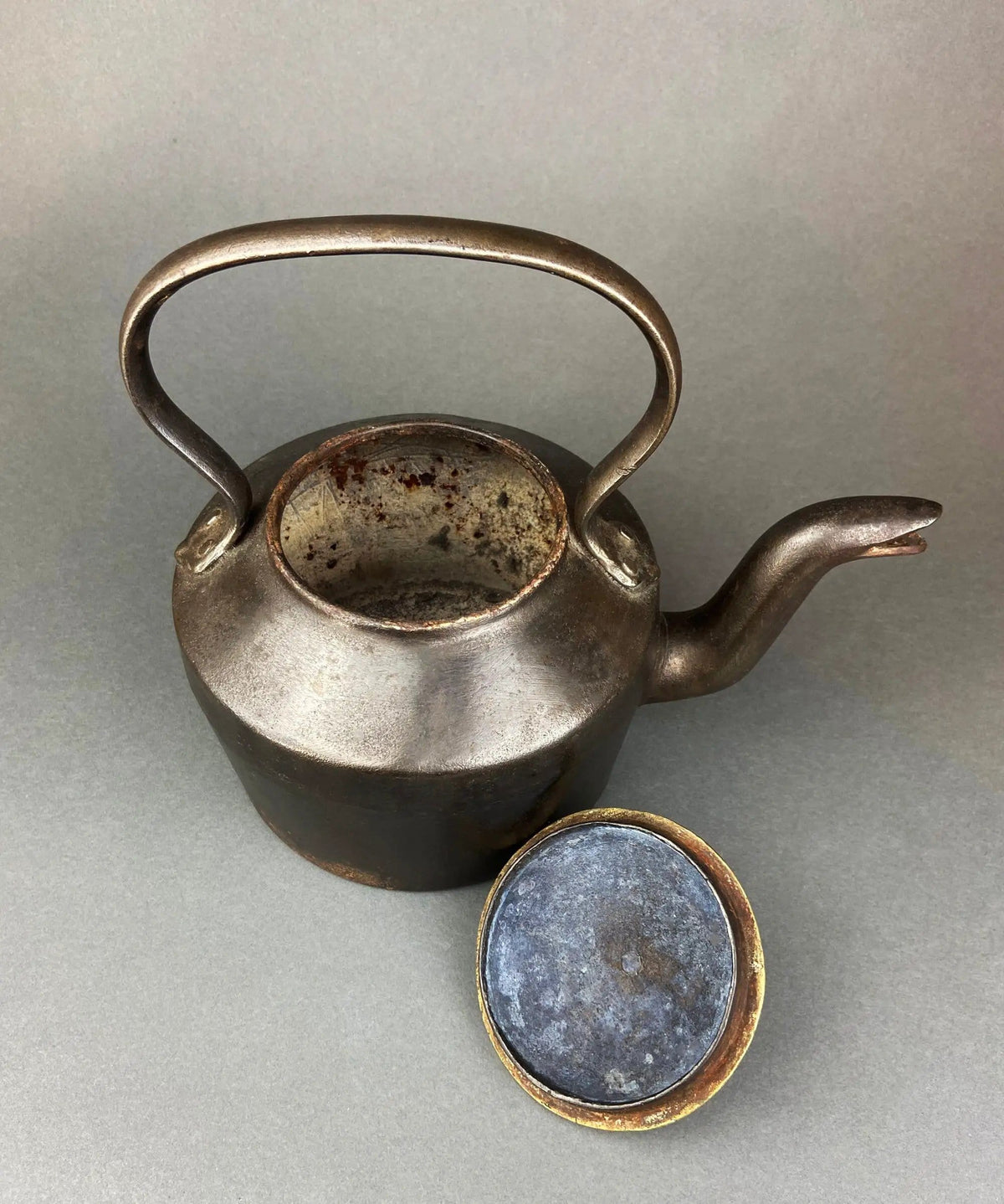 Antique Iron Kettle with Brass Lid - J&J Siddons - Westbromwich | Collectible Vintage | Pre-Owned Piece | Collectors & Hosts