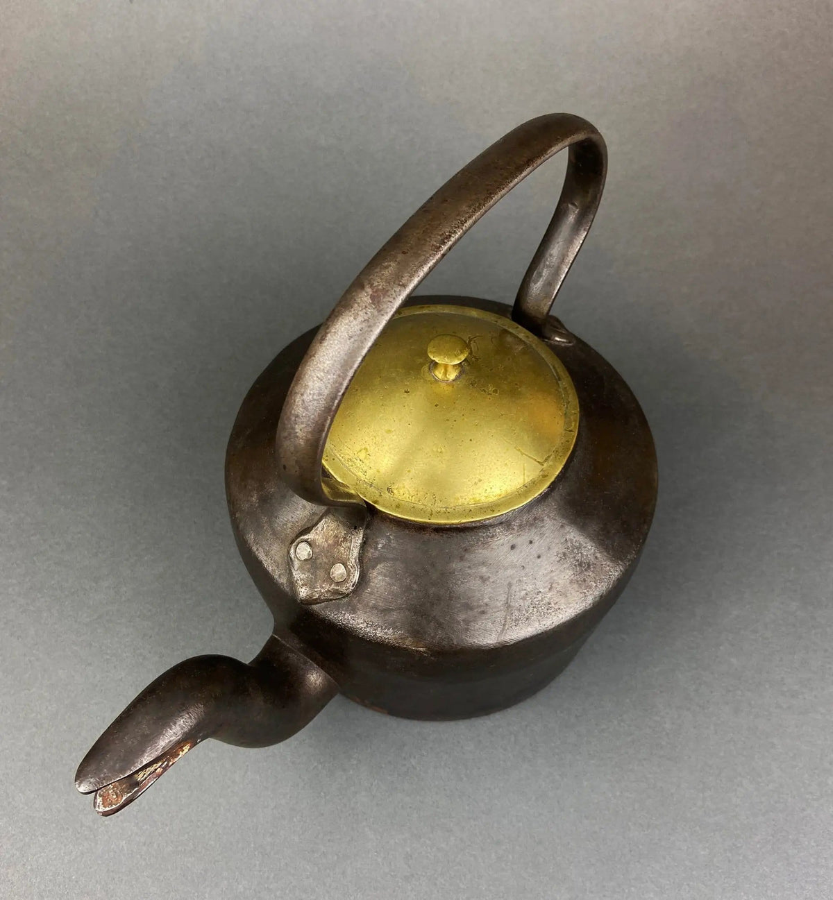 Antique Iron Kettle with Brass Lid - J&J Siddons - Westbromwich | Collectible Vintage | Pre-Owned Piece | Collectors & Hosts
