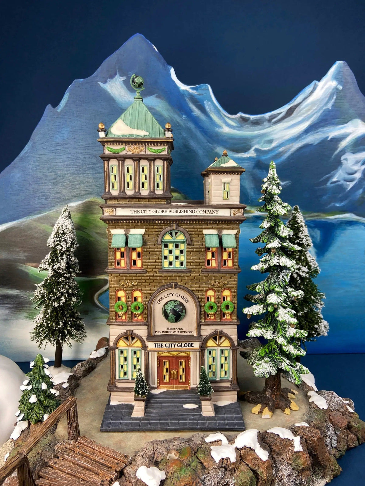 The City Globe Publishing by Department 56 | Illuminated Christmas Village House | Christmas in the City Series | Collectors & Hosts
