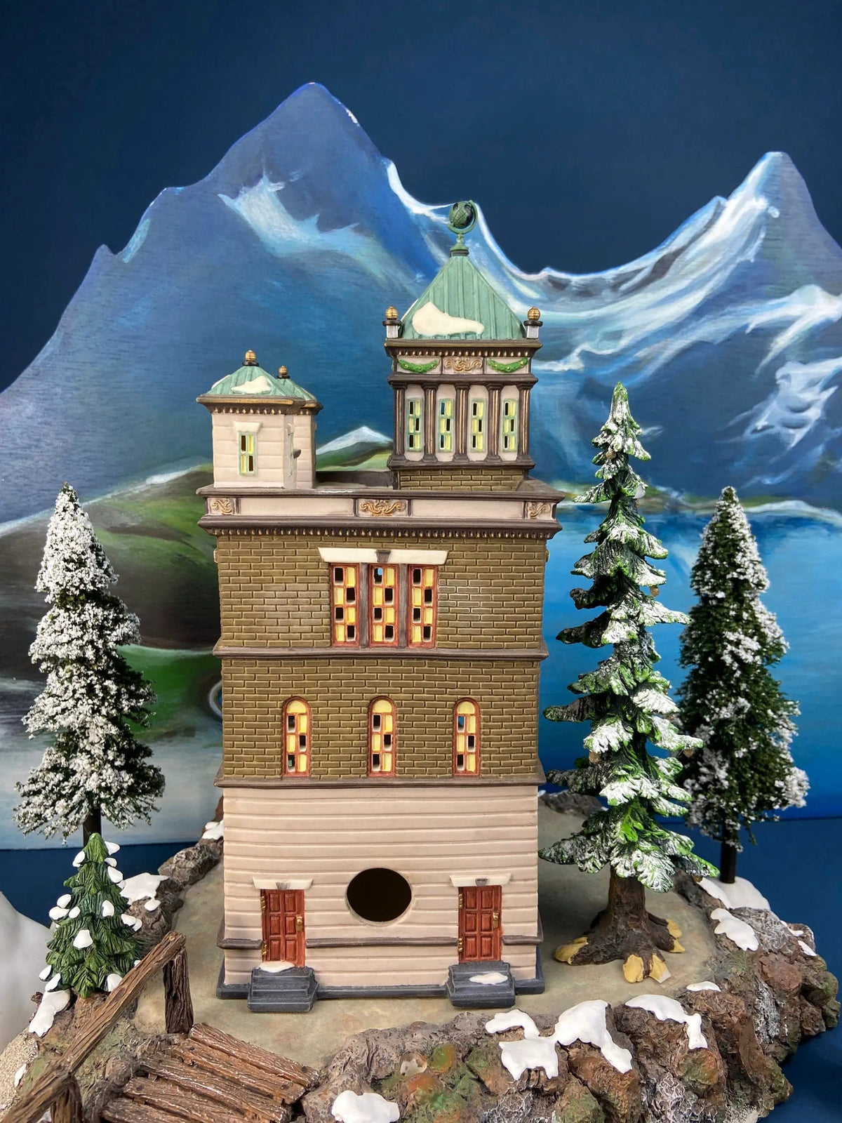 The City Globe Publishing by Department 56 | Illuminated Christmas Village House | Christmas in the City Series | Collectors & Hosts
