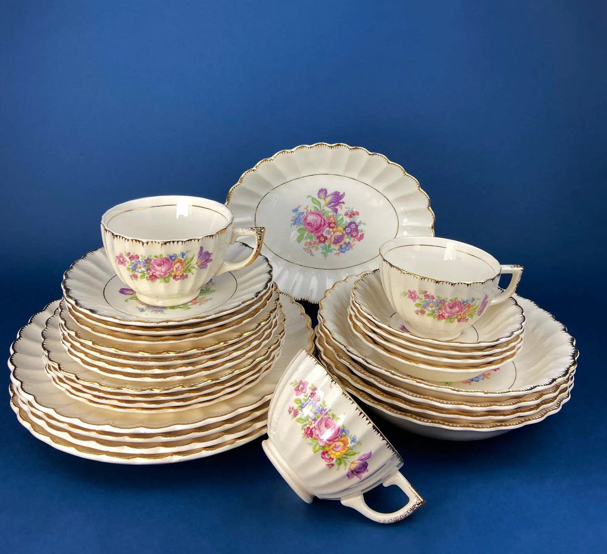 Vintage Dish Set | Leigh Wake by Leigh Potters | Set of 4 Placements: Dinner, Salad Plates, Soup, Salad Bowls, One Serving Dish & Teacups | Collectors & Hosts