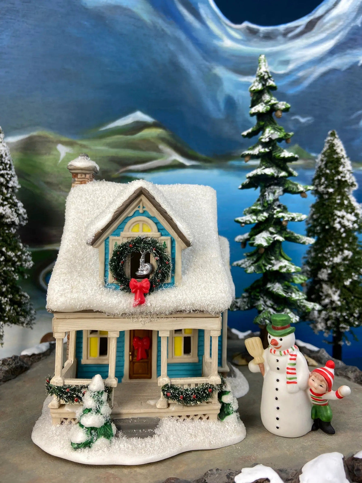 The City Globe Publishing by Department 56 | Illuminated Christmas Village House | Christmas in the City Series | Collectors & Hosts