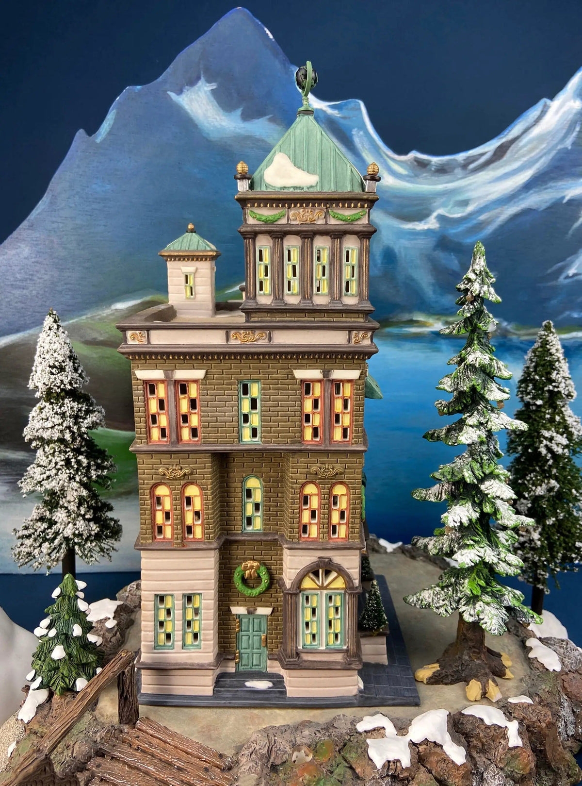 The City Globe Publishing by Department 56 | Illuminated Christmas Village House | Christmas in the City Series | Collectors & Hosts