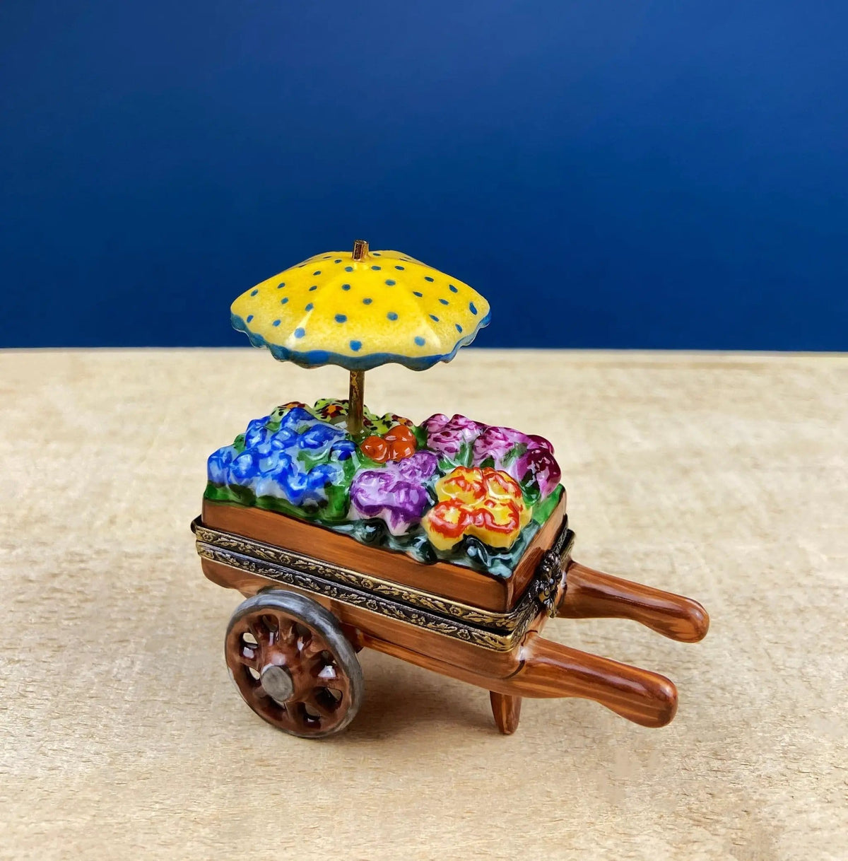 Golf Club Bag Collectible Porcelain Limoges Box | Miniature Hand Painted Pill or Trinket Box | Collectible Vintage | Gift for Golfing Dad, Buddy, Him Her