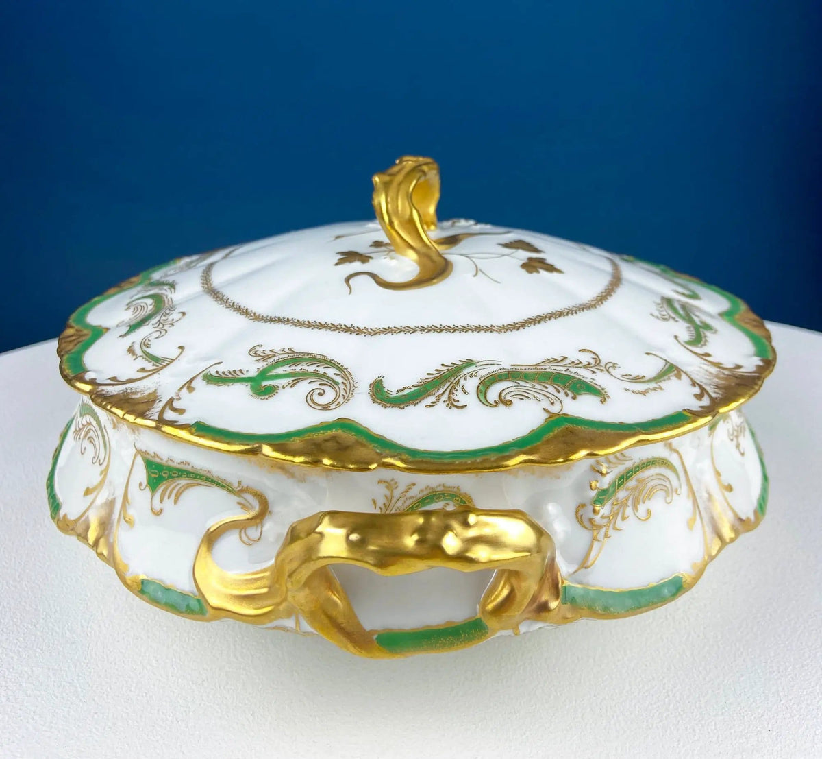 Antique Wedgwood Porcelain Tureen | Oval Soup Serving Dish with Black/White Motifs and Reliefs | Scalloped Edges | Collectors & Hosts