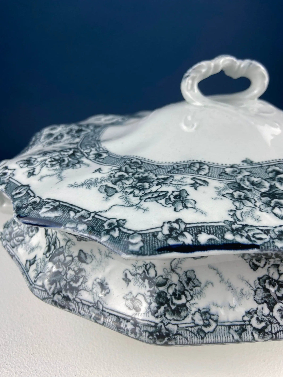 Antique Wedgwood Porcelain Tureen | Oval Soup Serving Dish with Black/White Motifs and Reliefs | Scalloped Edges | Collectors & Hosts
