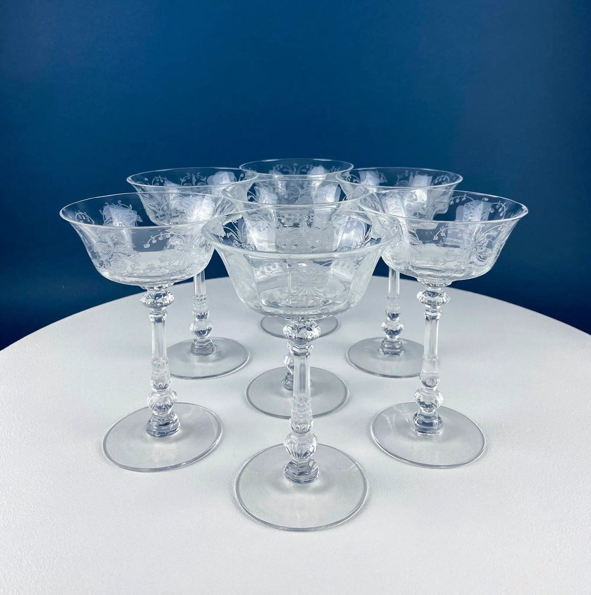 Daisy Motif Wine Goblets | Set of 5 Timeless Glasses | Dining Room Table Decor | Gift for Him or Her