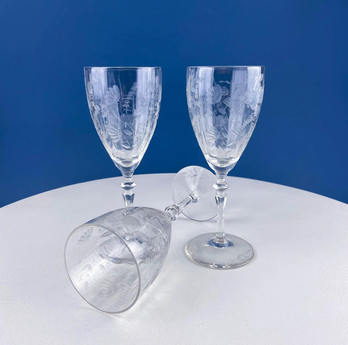 Daisy Motif Wine Goblets | Set of 5 Timeless Glasses | Dining Room Table Decor | Gift for Him or Her