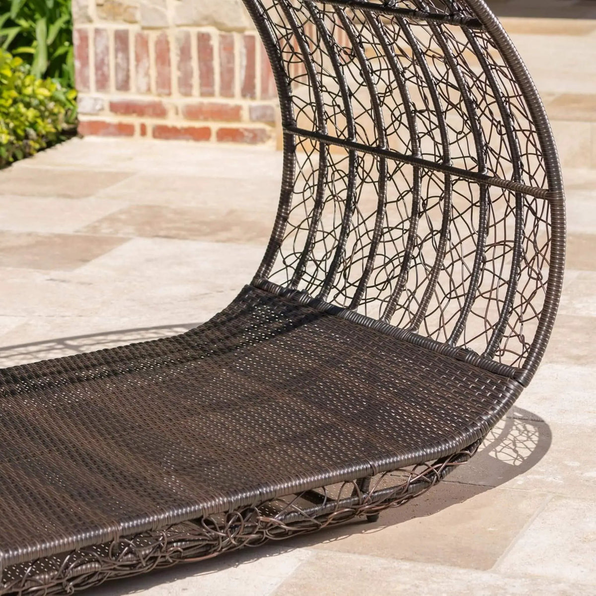Outdoor Wicker Daybed | Abigal 2-Person Design | Aluminum Frame | Waterproof Cushions