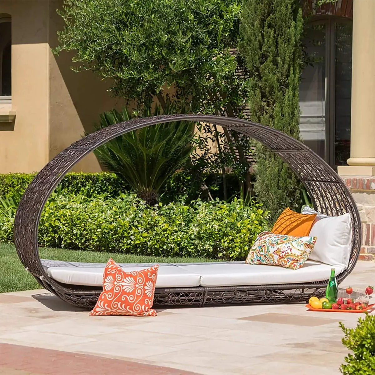 Outdoor Wicker Daybed | Abigal 2-Person Design | Aluminum Frame | Waterproof Cushions