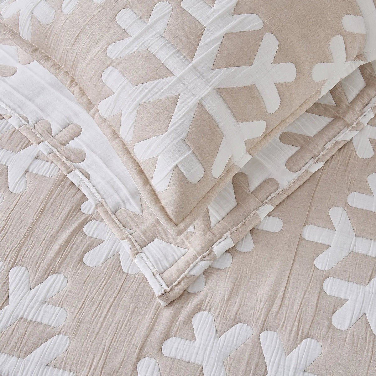 Matelassé Snowflake Quilt Set - Nino Collection