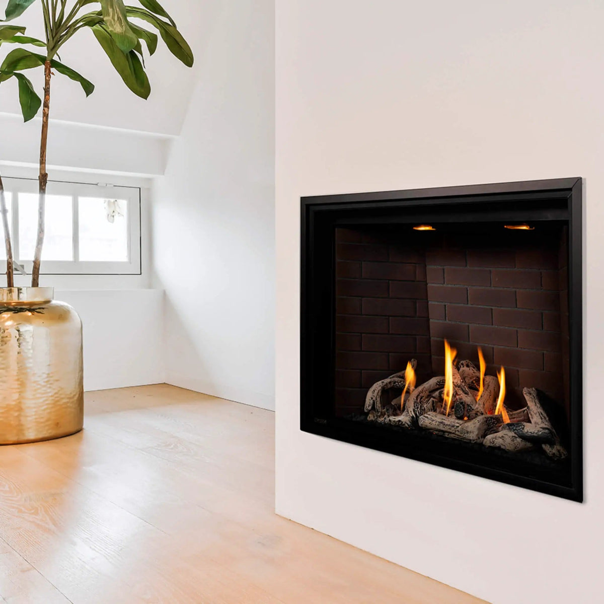 Montigo DelRay Square Direct Vent Natural Gas Fireplace With Concealed Universal | Living Room Use | Everyday Use | Living Room