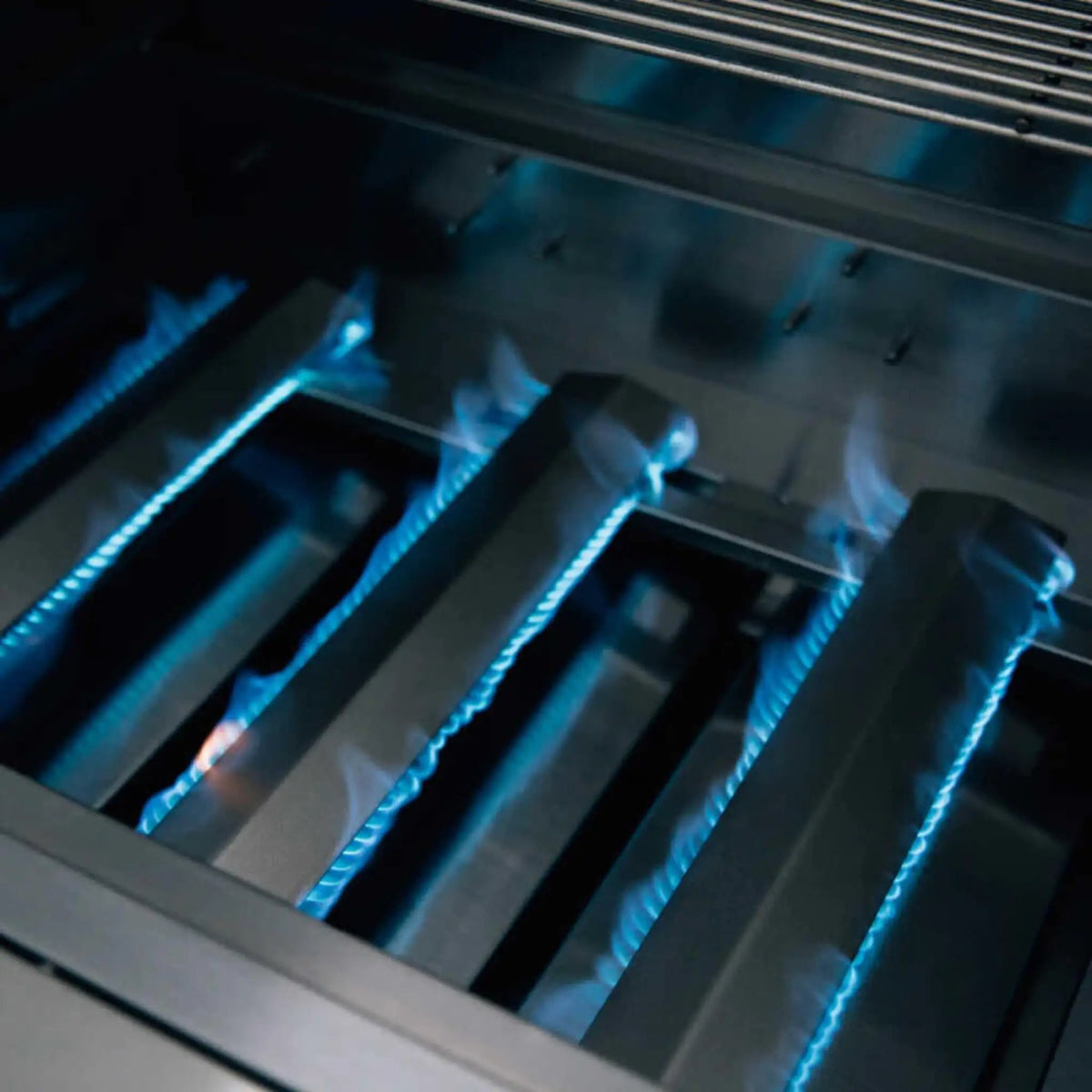 Built-In Gas Grill | Summerset Sizzler Pro | Up To 5 Cast Stainless Steel Burners | 443 Stainless Construction